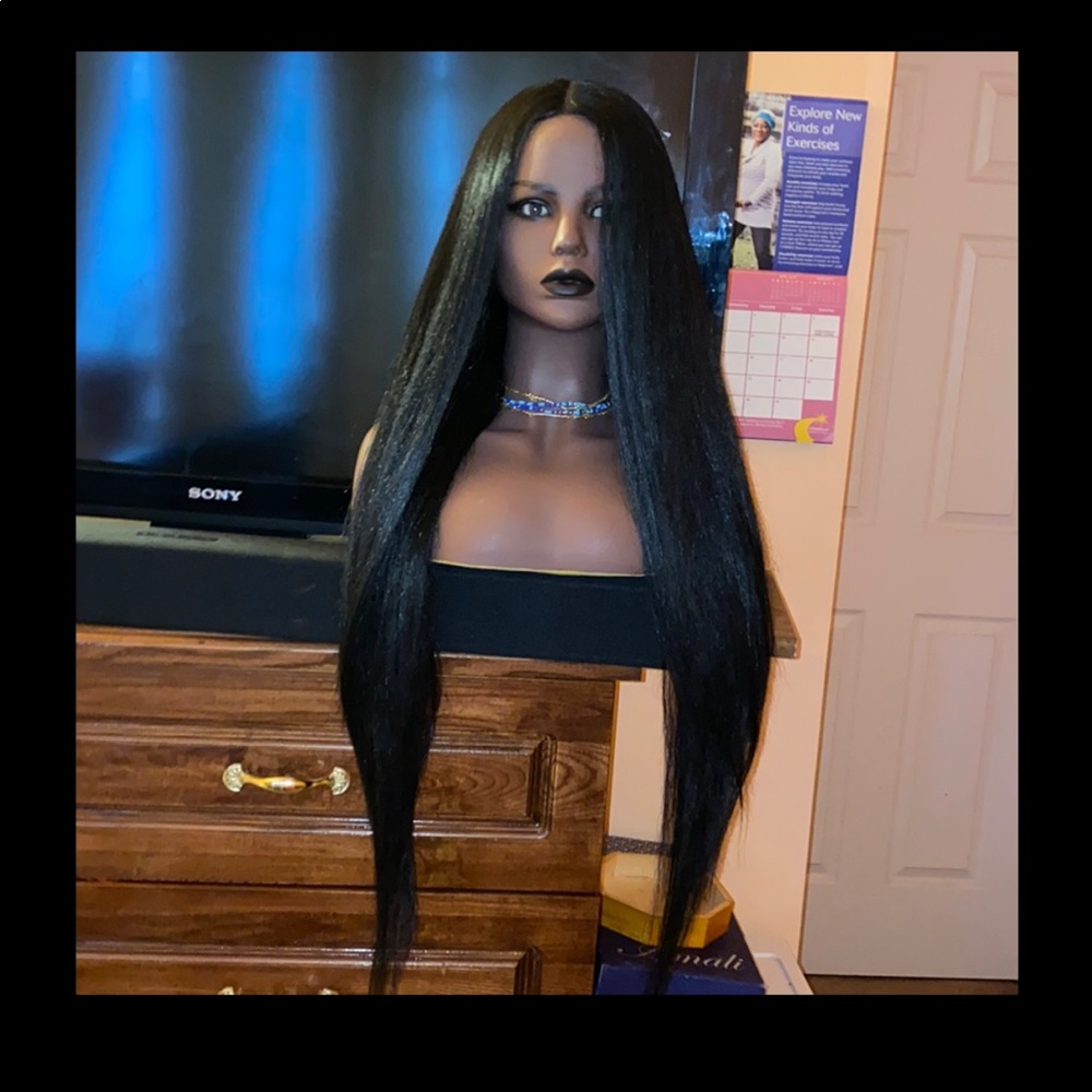 SOLD‼️‼️‼️ 30’ Synthetic Lace Front Wig